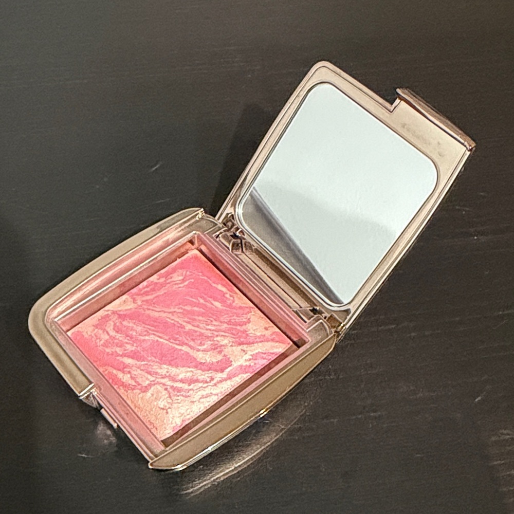 Hourglass ambient blush luminous flush